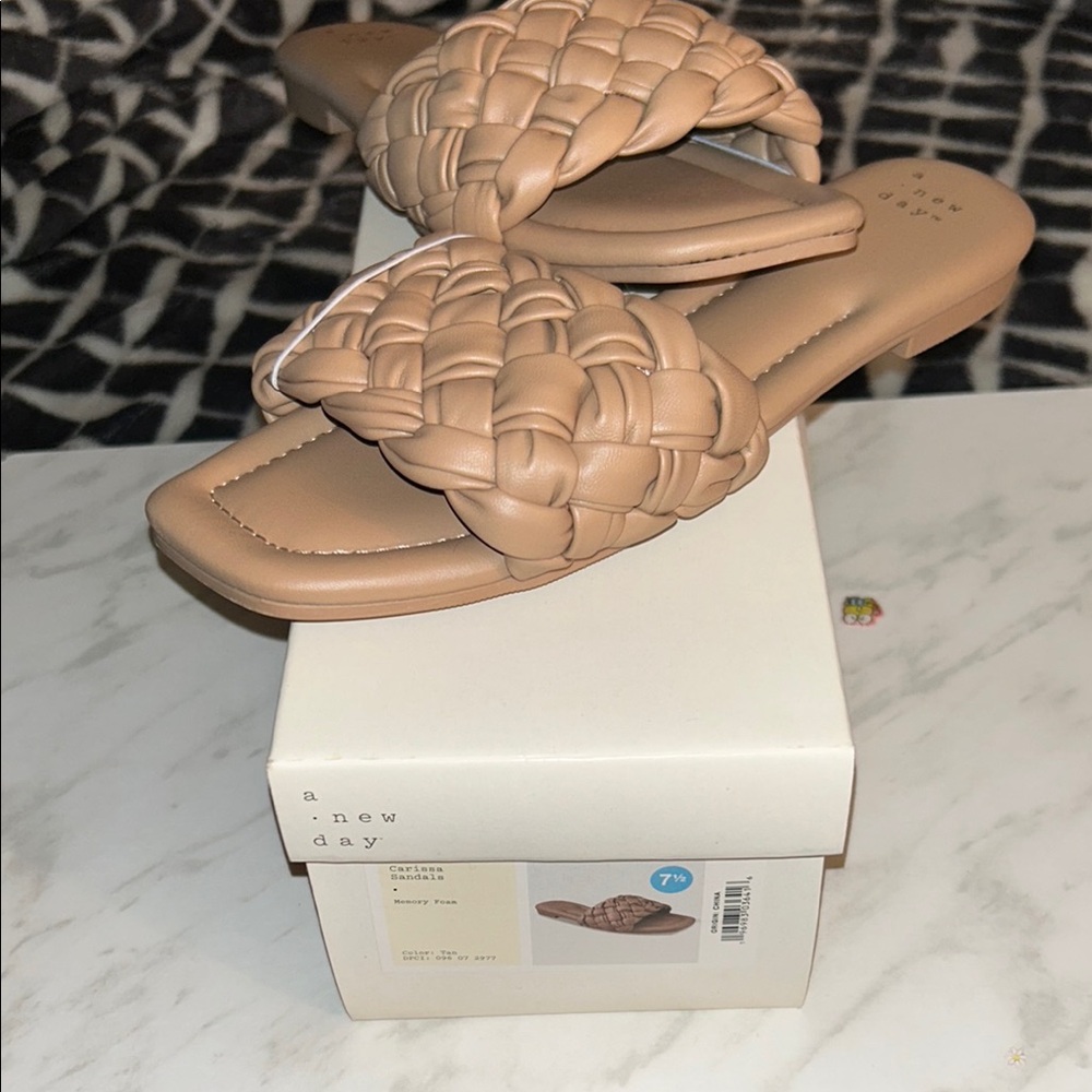 Brand New never worn ! A New Day Women's Tan Woven Slide Sandals - Picture 4 of 4